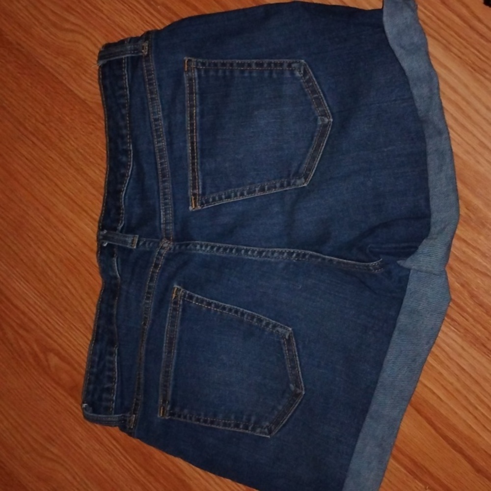 Universal Thread - Picture 4 of 4